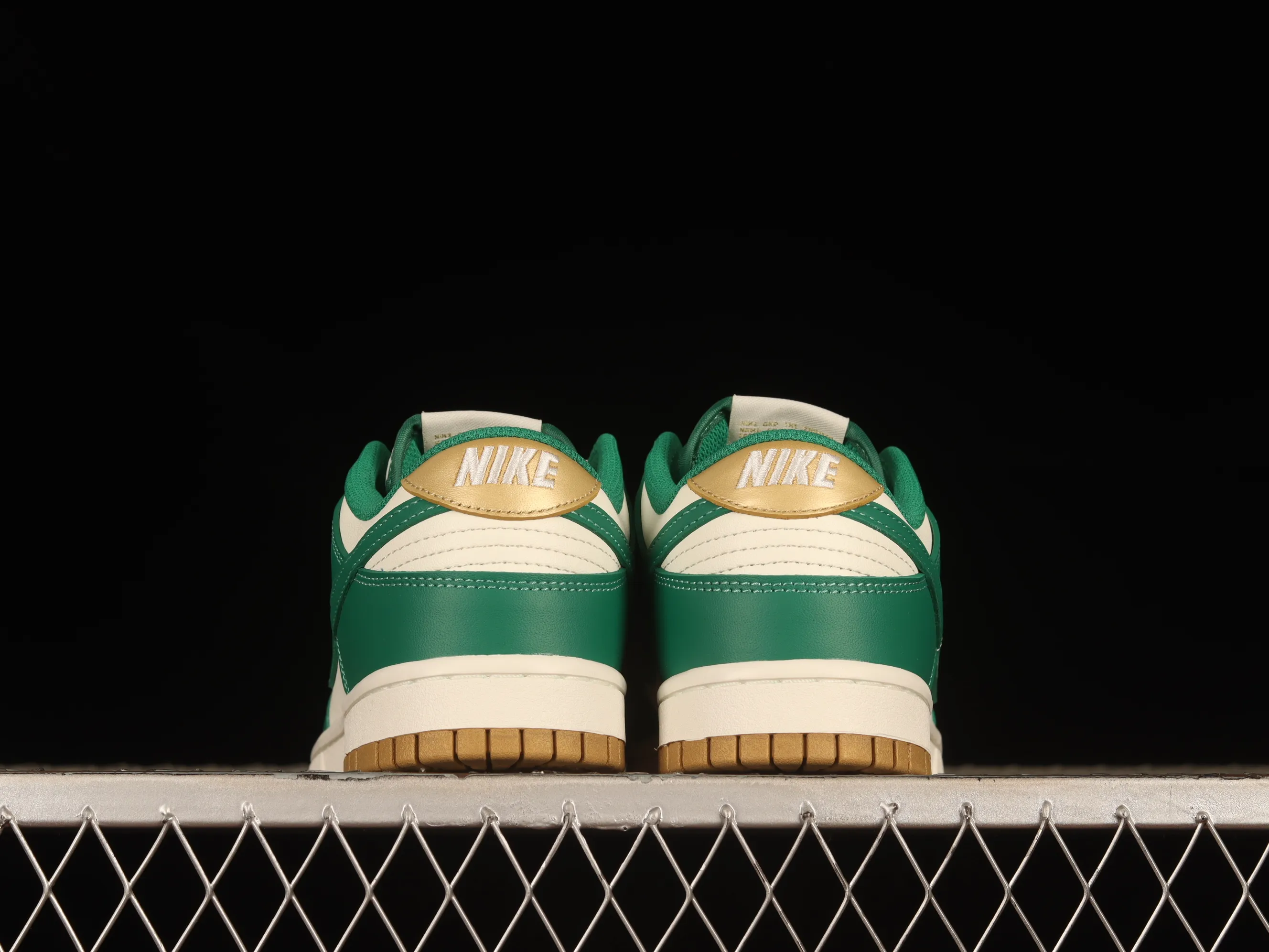 All categories Nk SB Dunk Series Nk SB Dunk Low Low-top sneakers Nk Dunk Low "Green And Gold" Refreshing green color SB Dunk Series low-top casual sports skateboard shoes FB7173-131